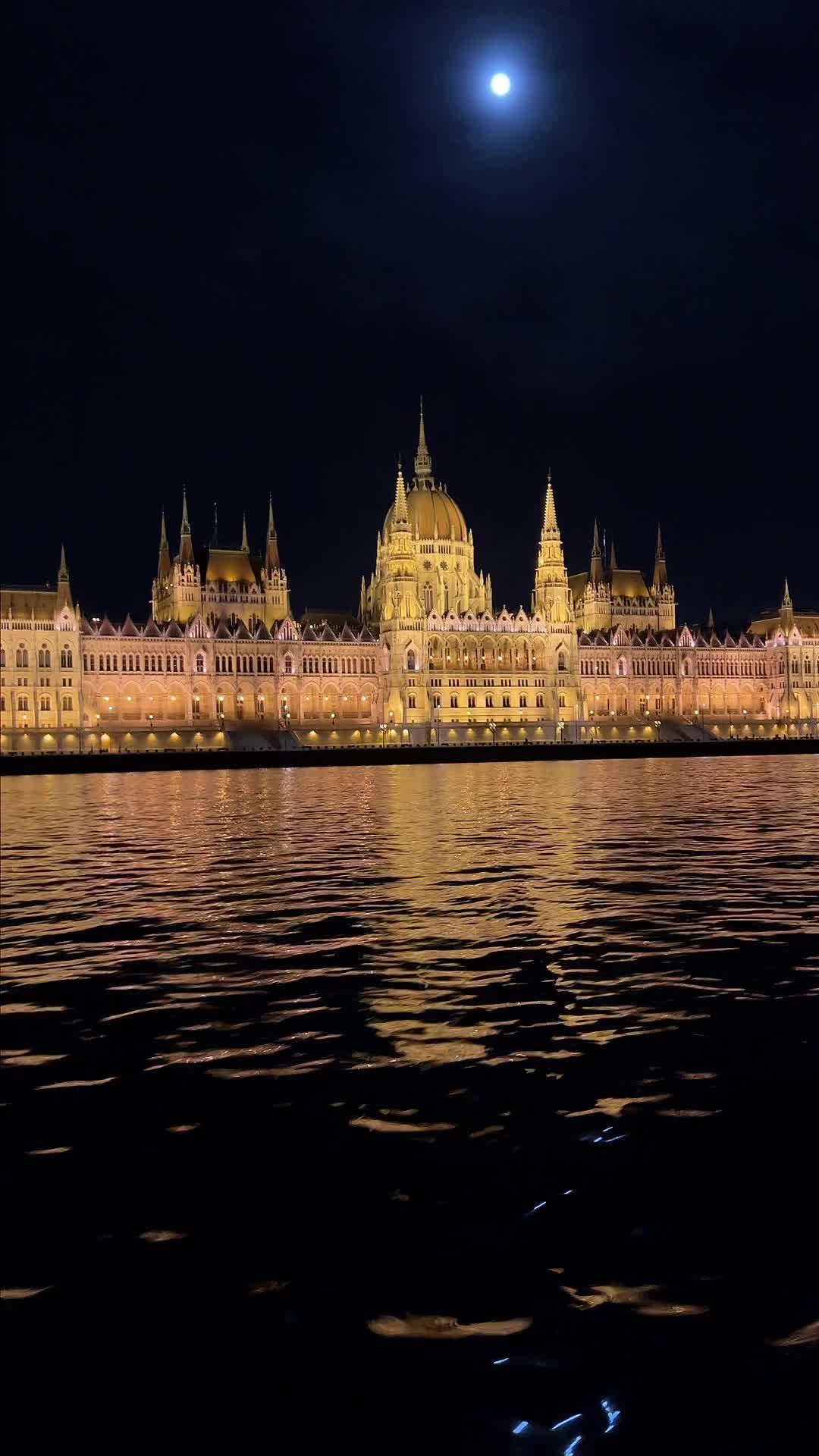 City Highlights Cruise with Welcome Drink