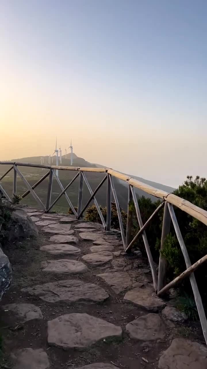 Bica da Cana peak and viewpoint 