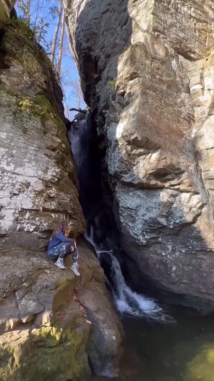 Raven Cliff Falls Trailhead