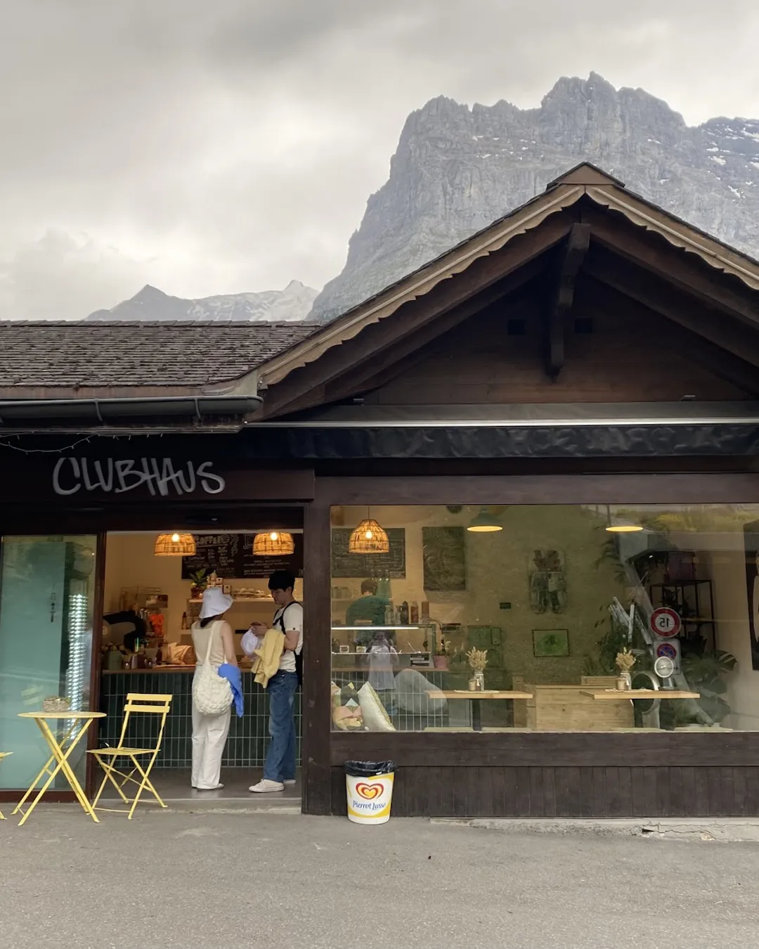 Clubhaus Café & Crêperie
