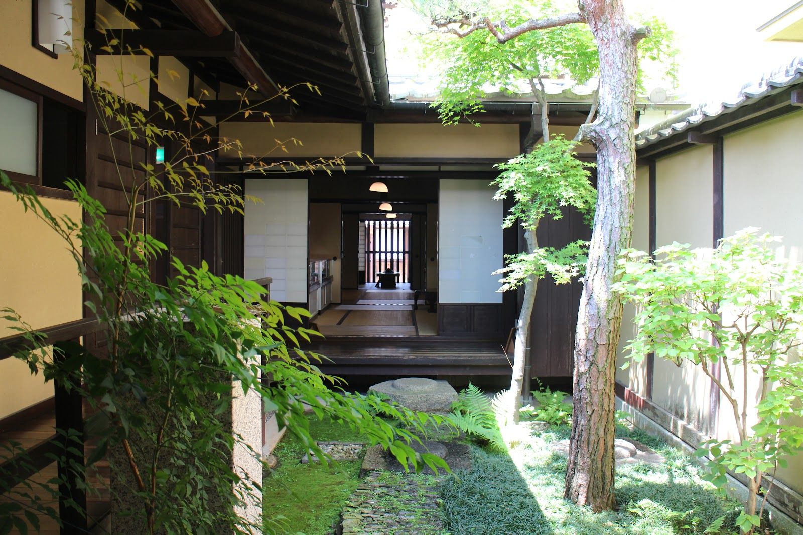 Naramachi Koshi-no-Ie (Lattice House) / ならまち格子の家 - Japan