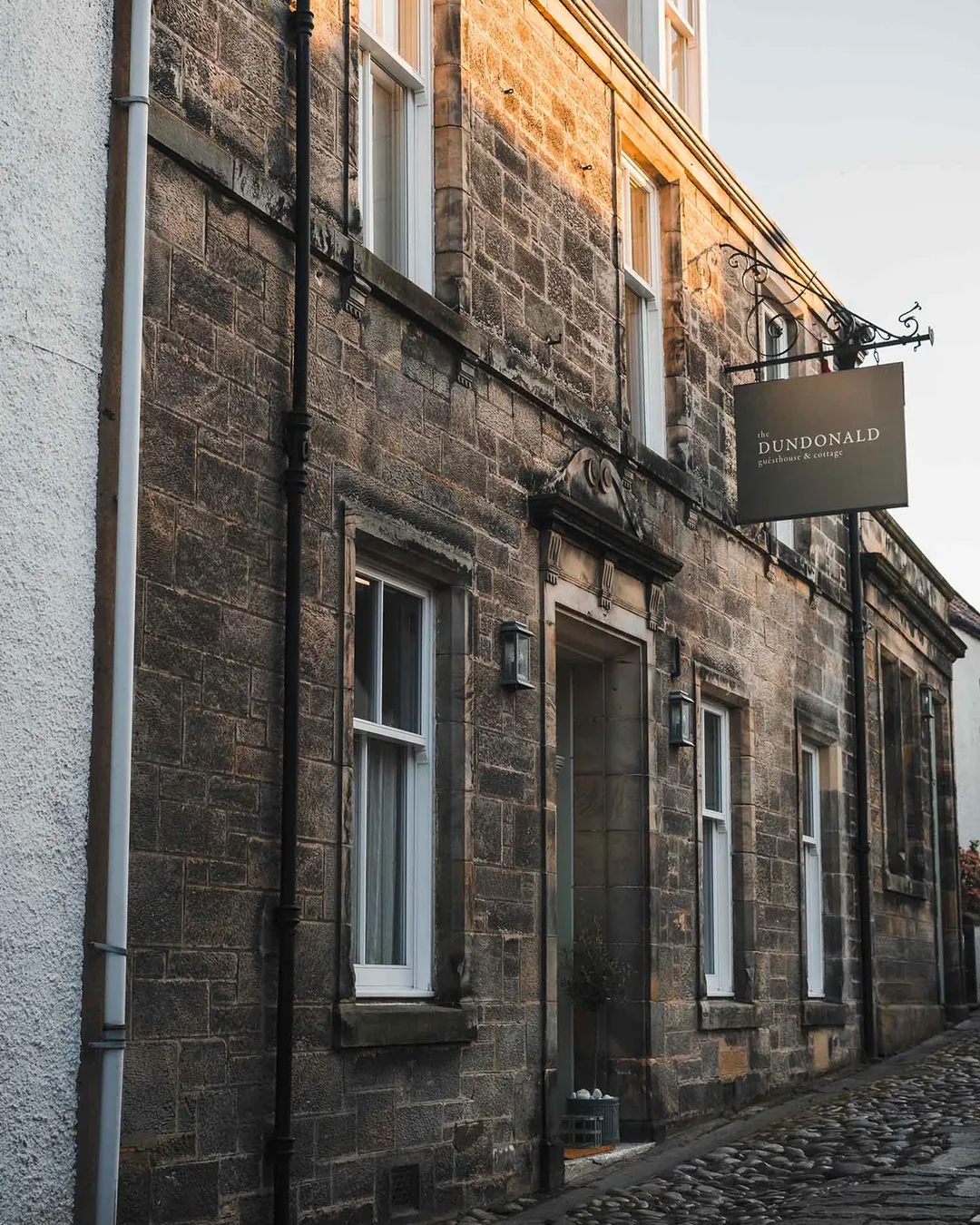 The Dundonald Guesthouse and Cottage