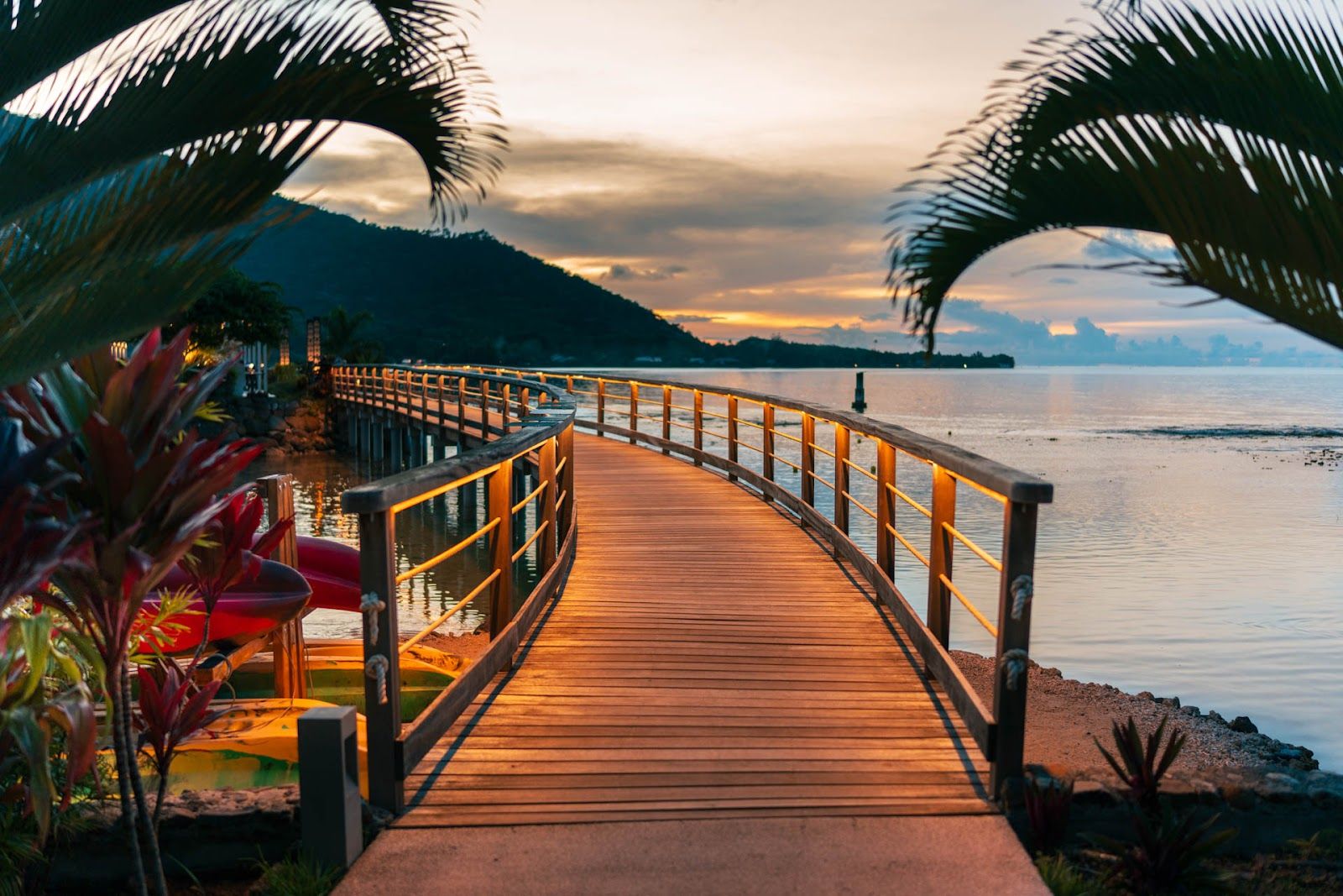Cook's Bay Hotel & Suites