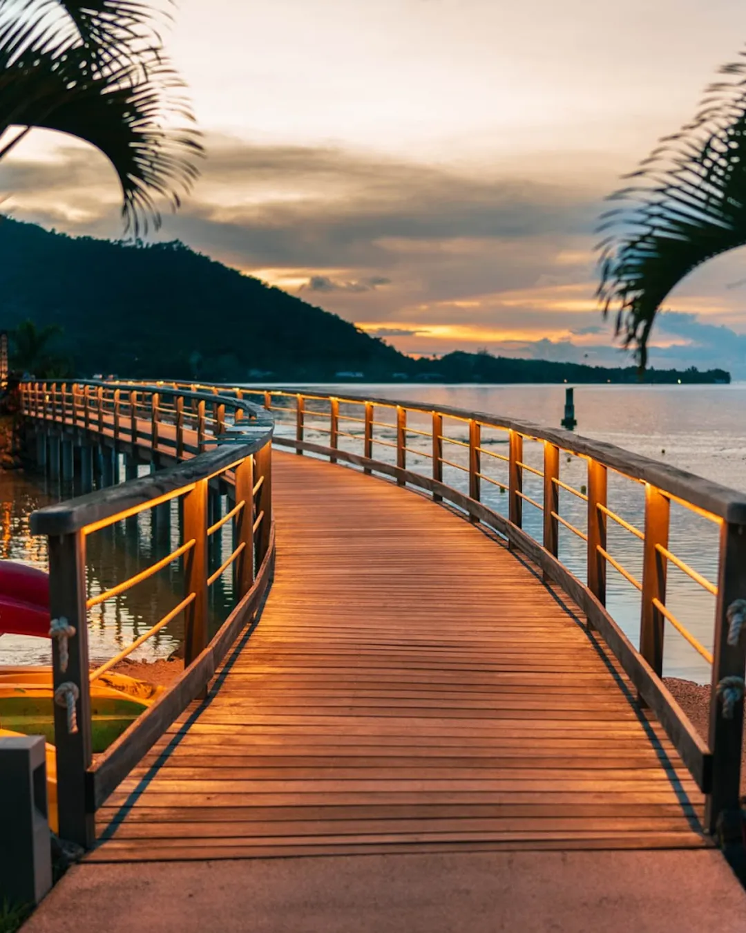 Cook's Bay Hotel & Suites