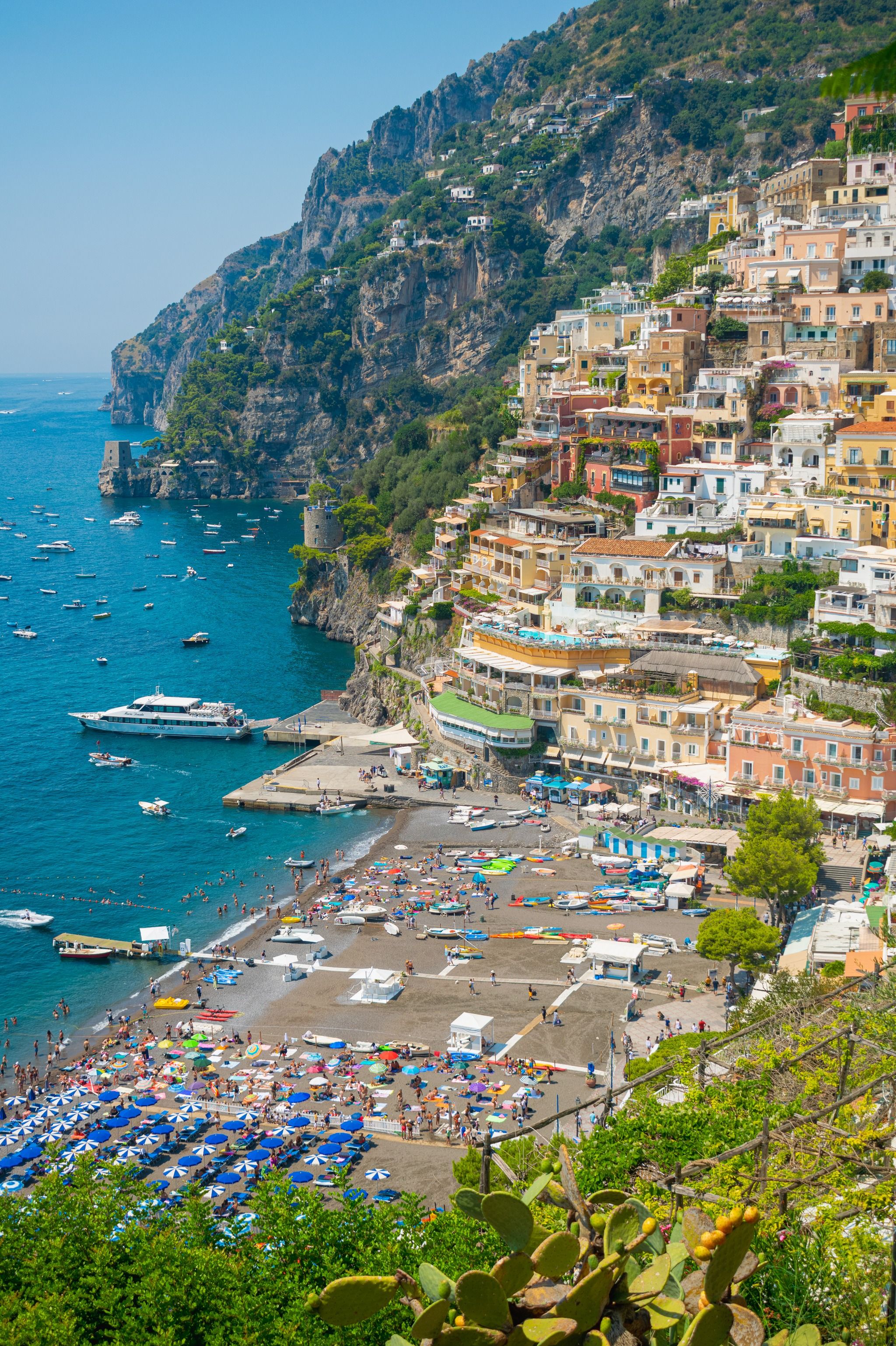 Via Cristoforo Colombo - Italy - Rexby, image size:2048x3075