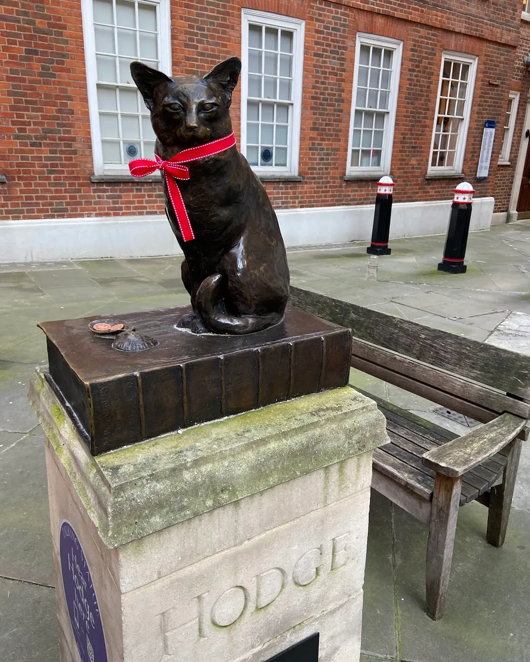 Hodge The Cat Statue