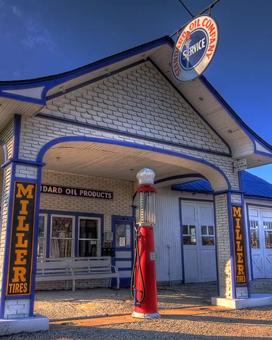 Standard Oil of Illinois Gas Station