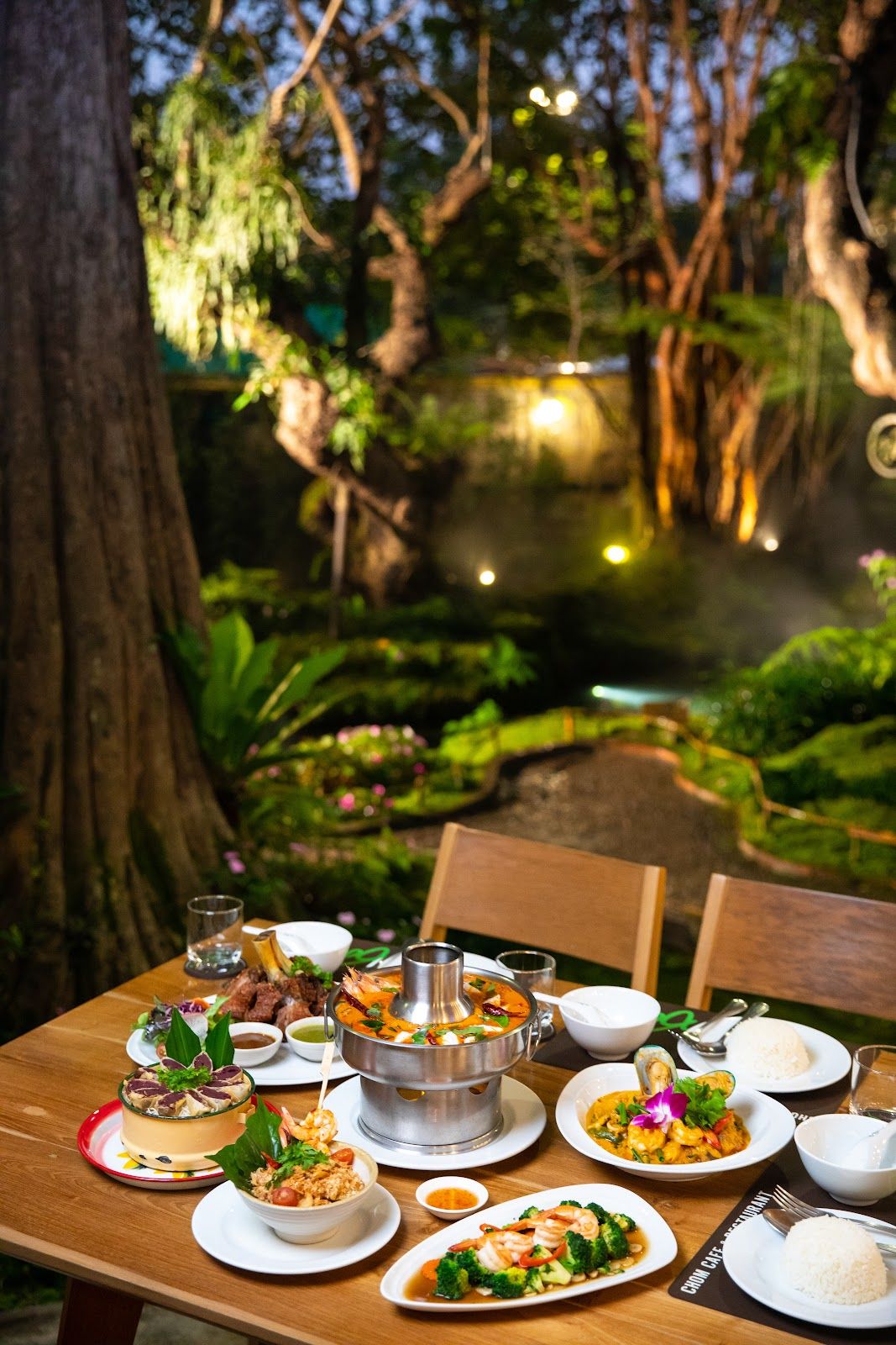 Chom Cafe and Restaurant