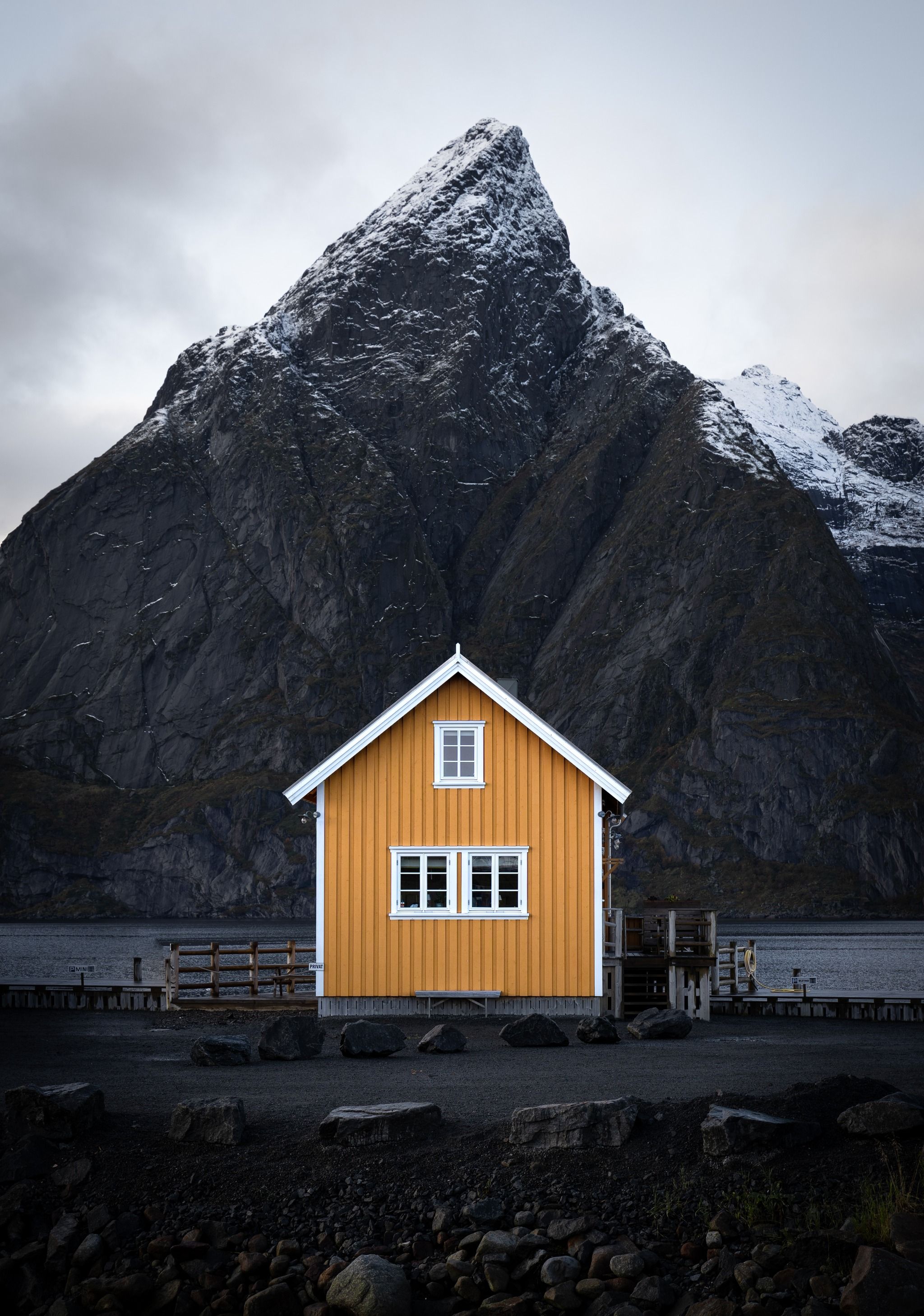 Das gelbe Haus von Sakrisoya