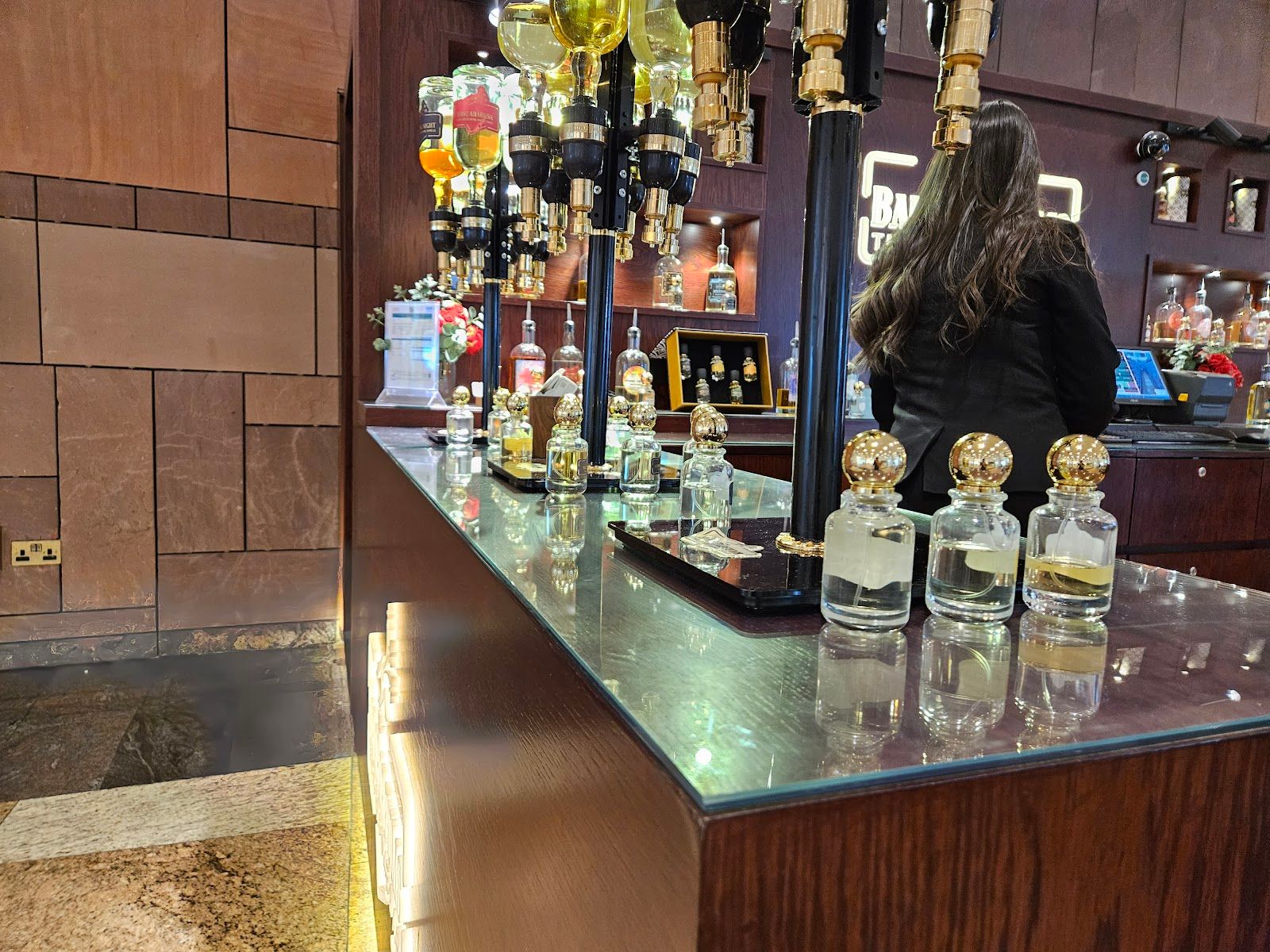 THE PERFUME BAR | LE BAR A PARFUMS