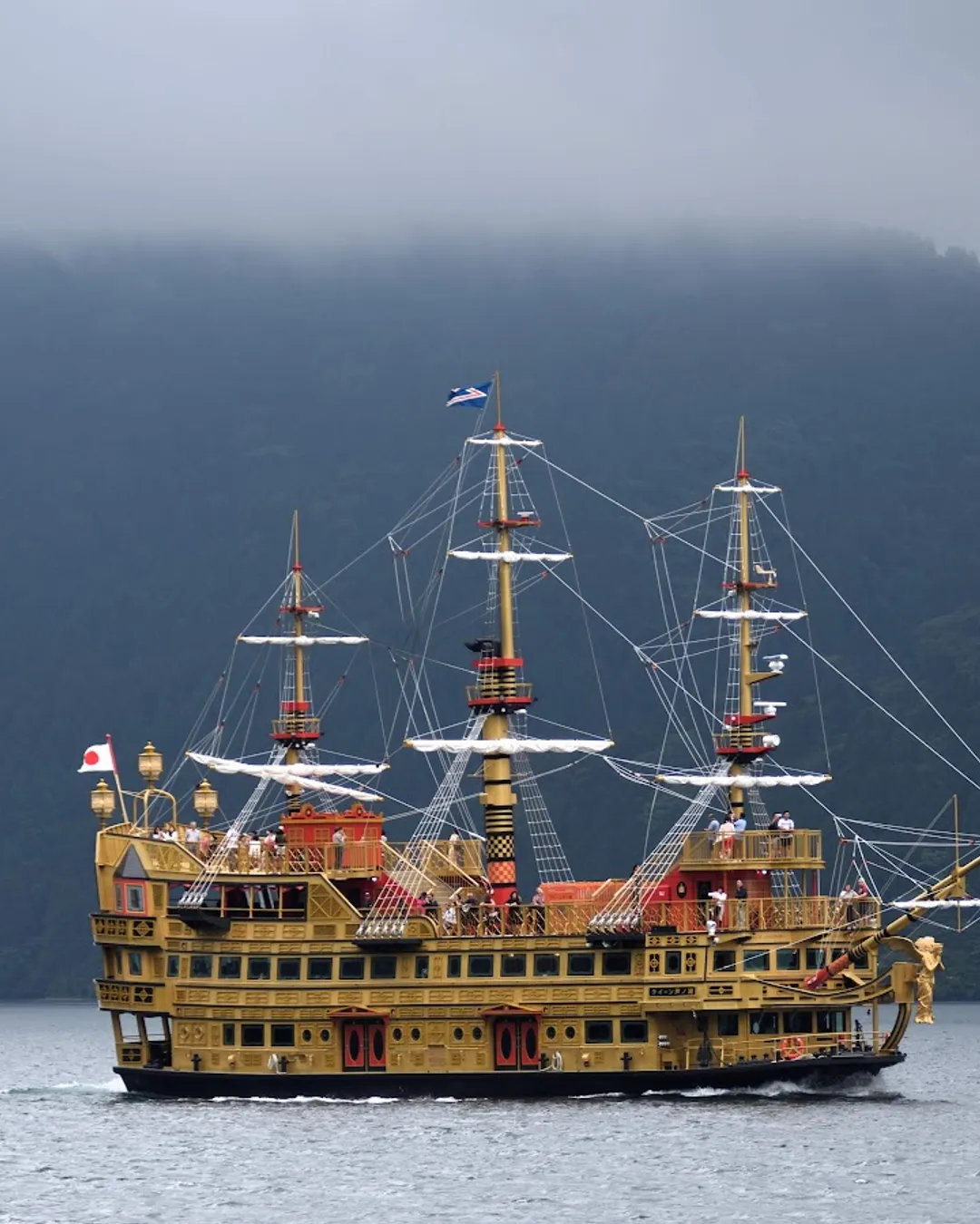 Lake Ashi Pleasure Boat Hakoneen Port