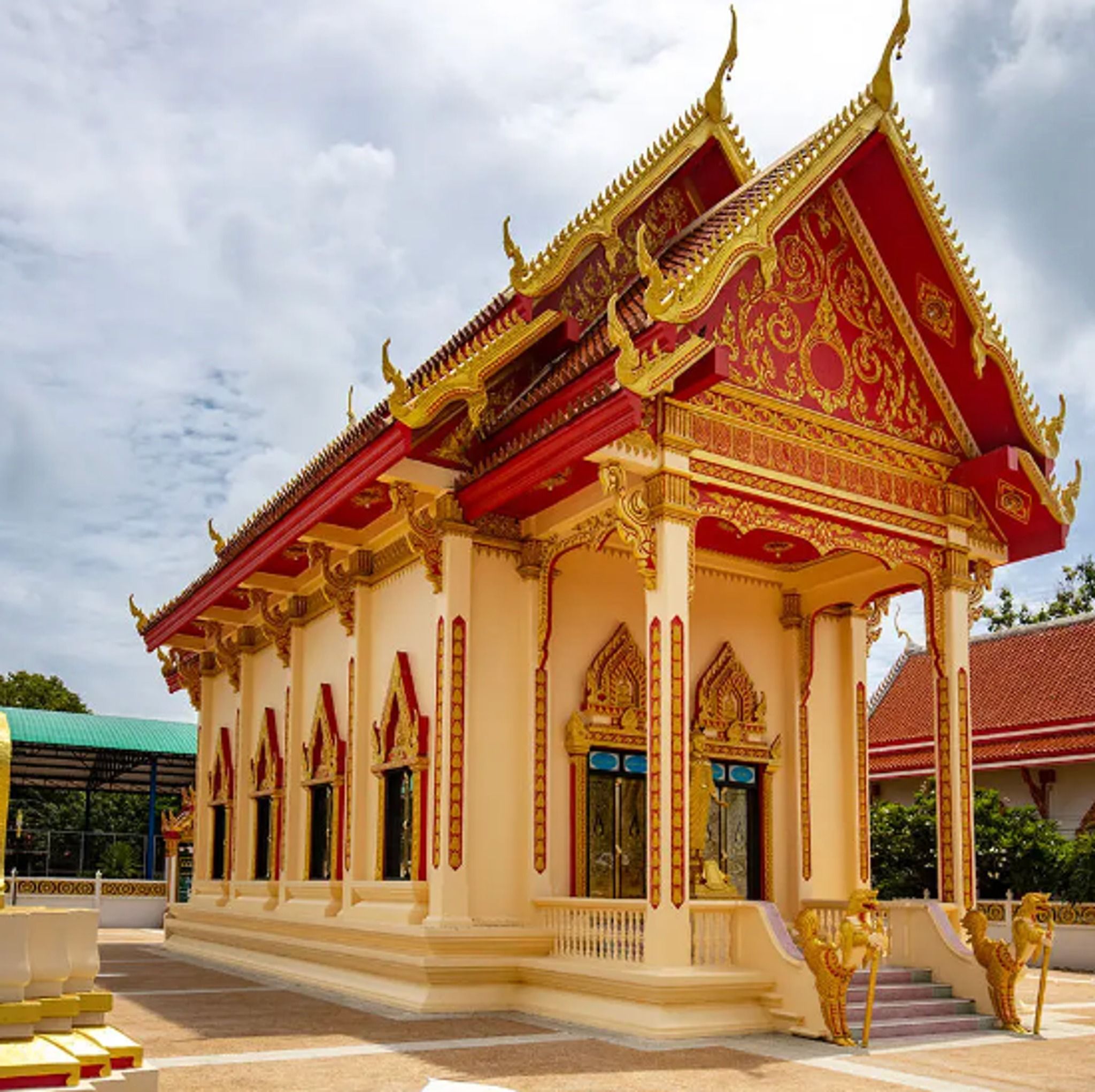 Wat Sawang Arom (Wat Rawai)