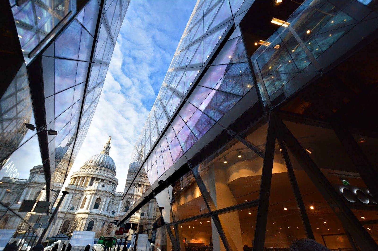 St.Paul's riflesso