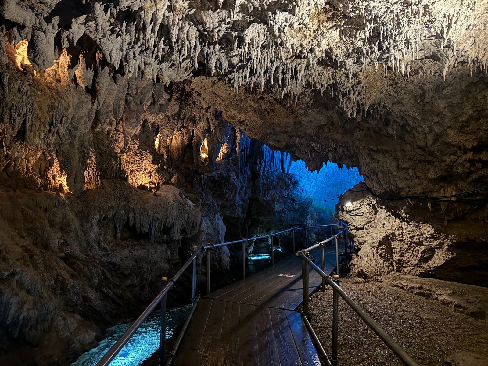 落盤/Cave-In 日本語 Cave Okinawa - Japan - Rexby