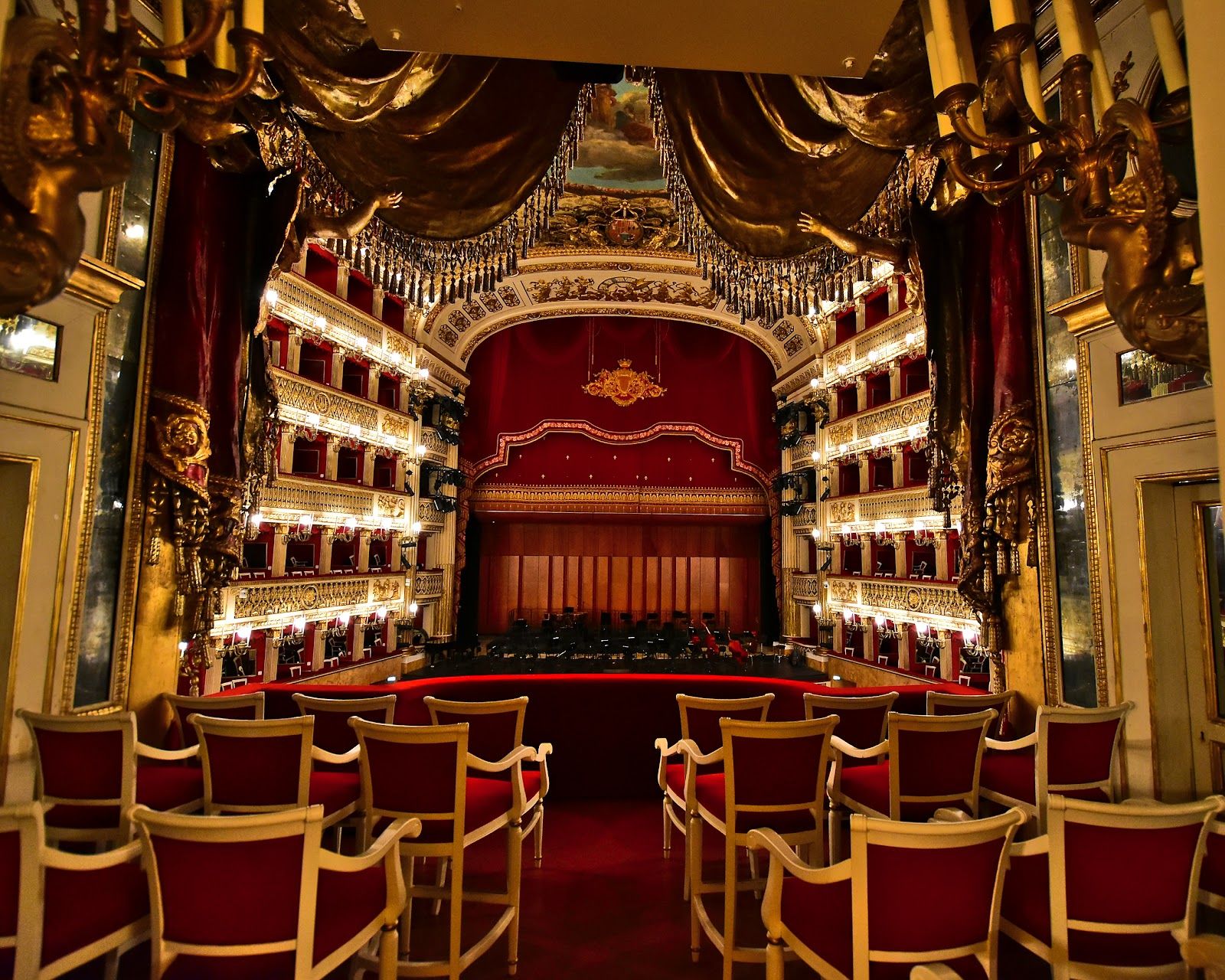 洋書 The San Carlo opera house San Carlo Theatre in Naples - Bookshop Edition