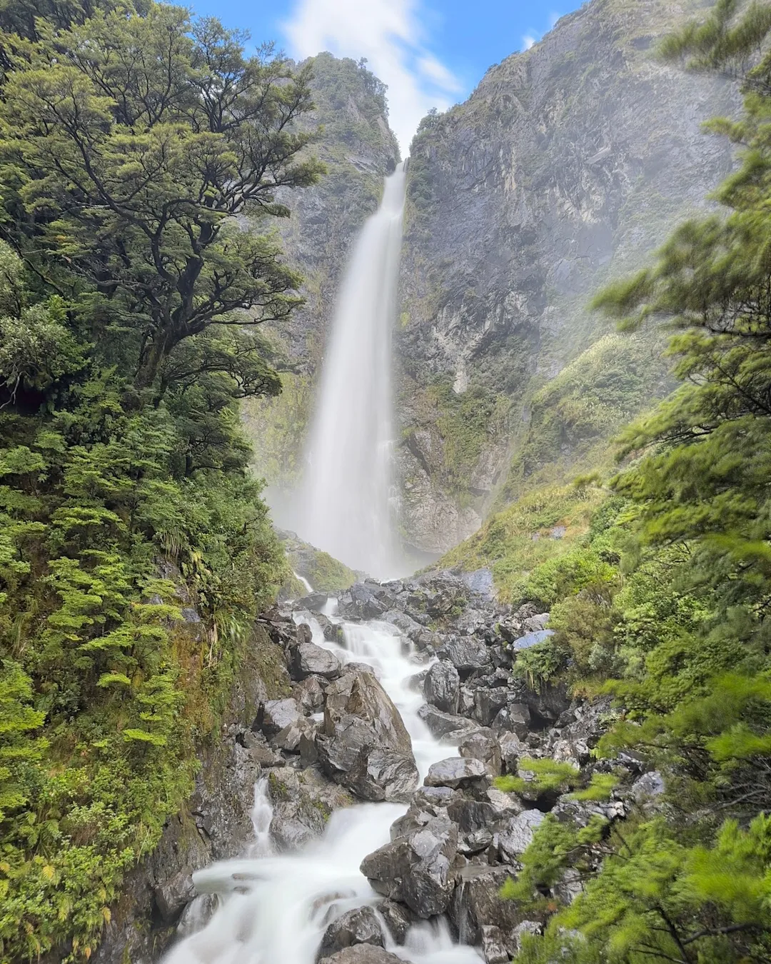 Devils Punchbowl Waterfall