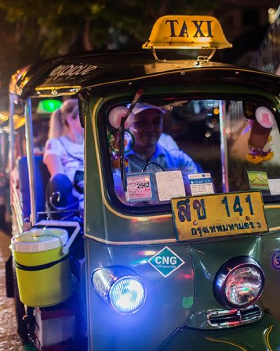 Bangkok tuk tuk by night