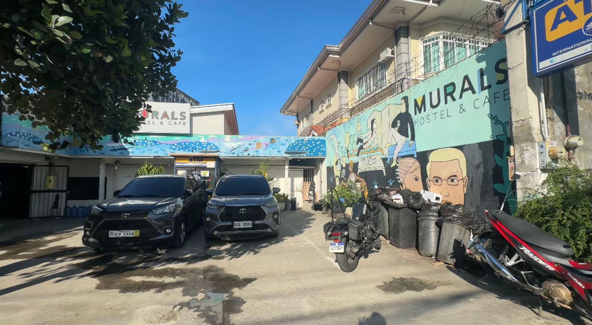 Murals Hostel & Cafe - 2.5 Star