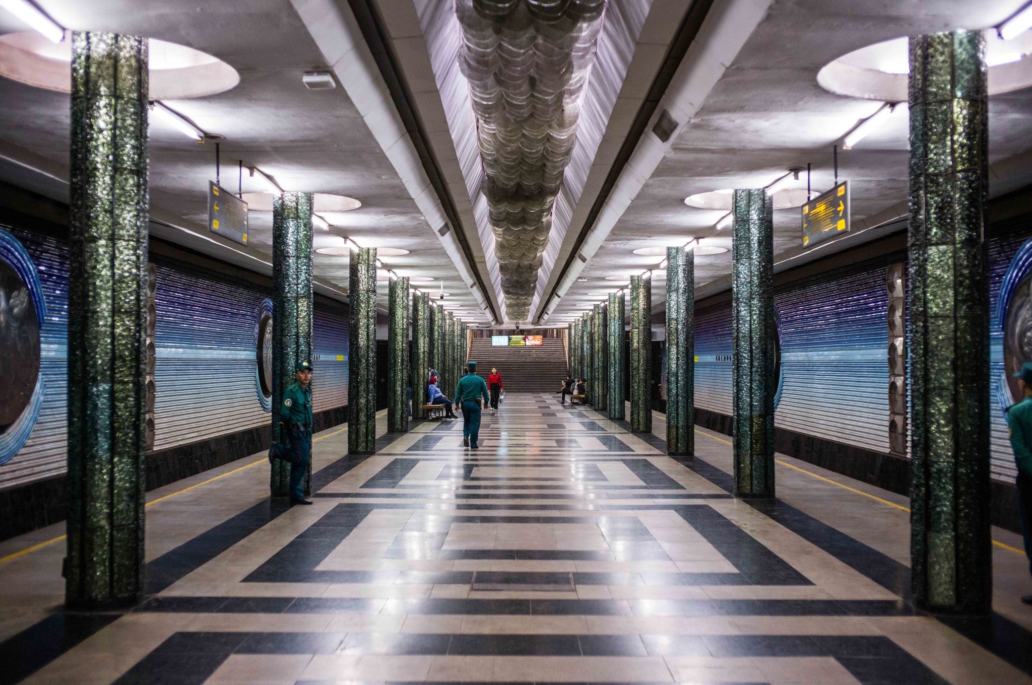 Kosmonavtlar Station