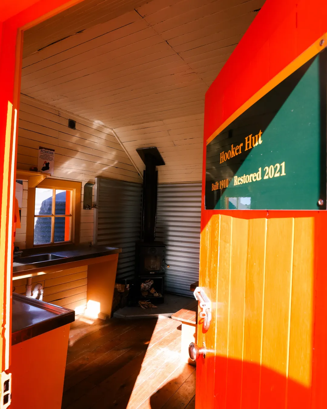 tiny hoocker Hooker Hut Hooker Valley Mount Cook - New Zealand - Rexby