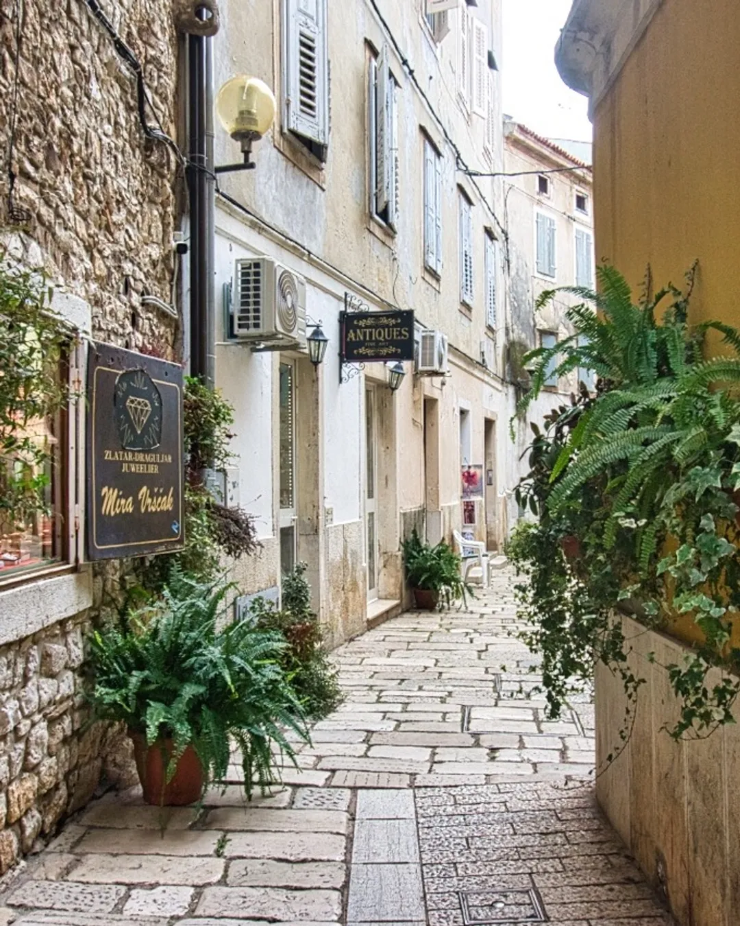 Schöne Gasse in der Altstadt von Poreč