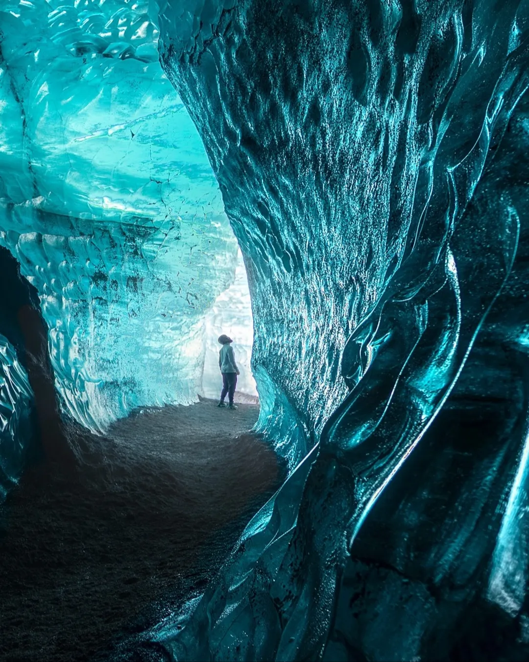 Tröll Expeditions Crystal Blue Ice Cave