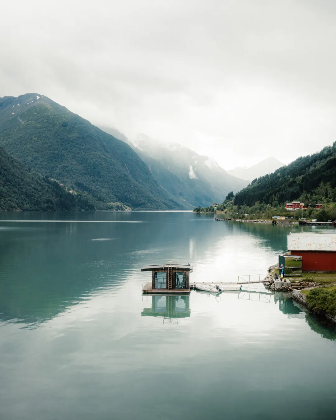 Schwimmende Sauna Fjaerland / Floating Sauna Fjaerland