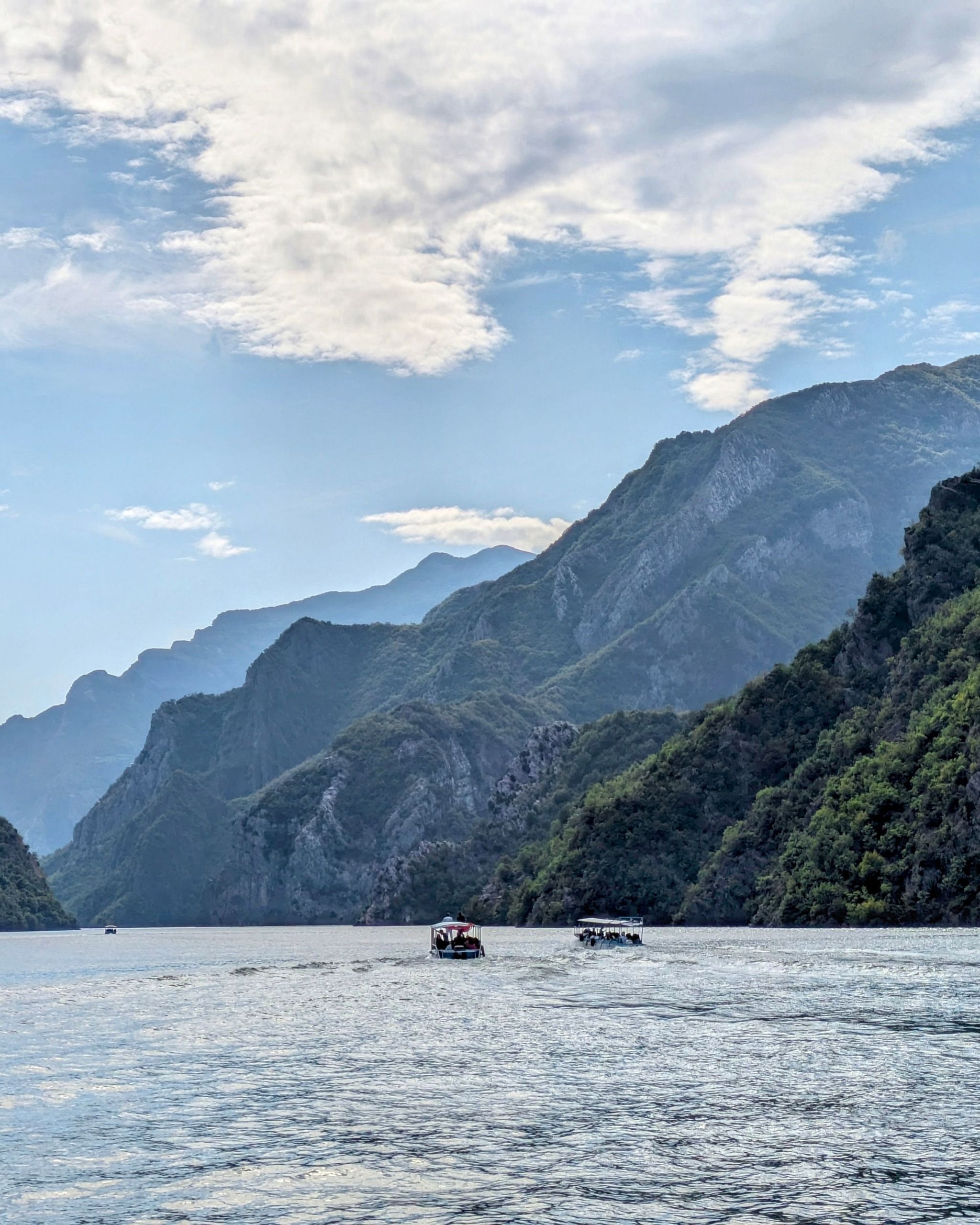 ❤️ Komani Lake 🏞️