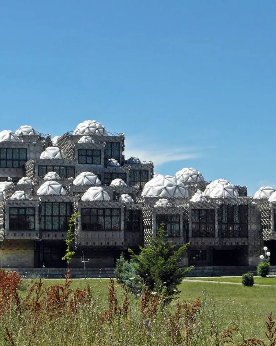 Prishtina - Nationalbibliothek des Kosovos „Pjetër Bogdani“