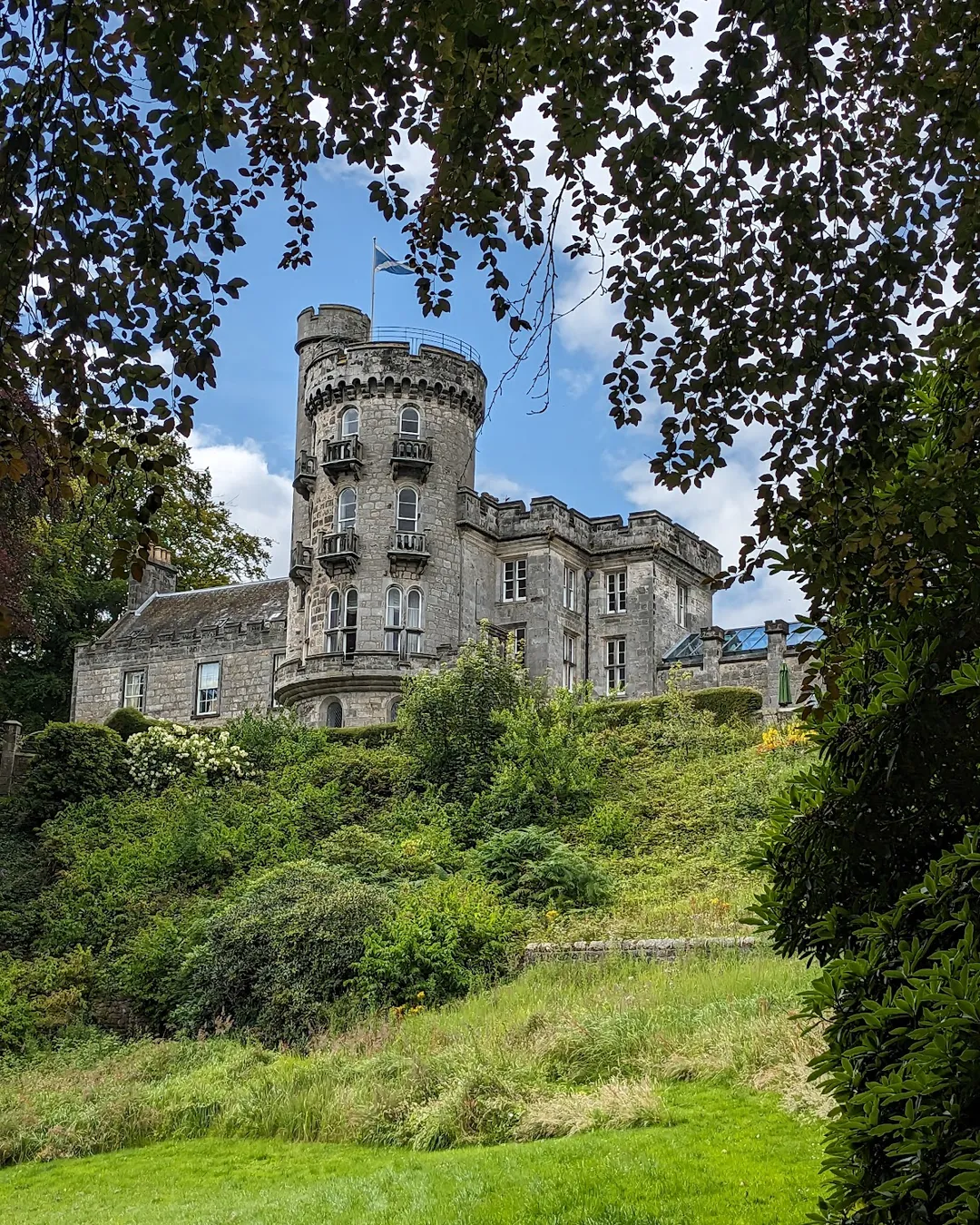 Dunimarle Castle