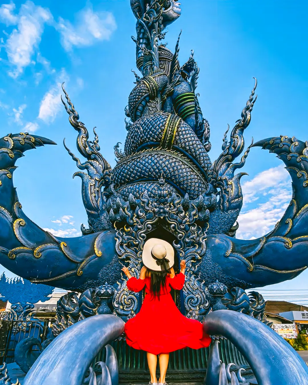 Wat Rong Suea Ten (Blue Temple)