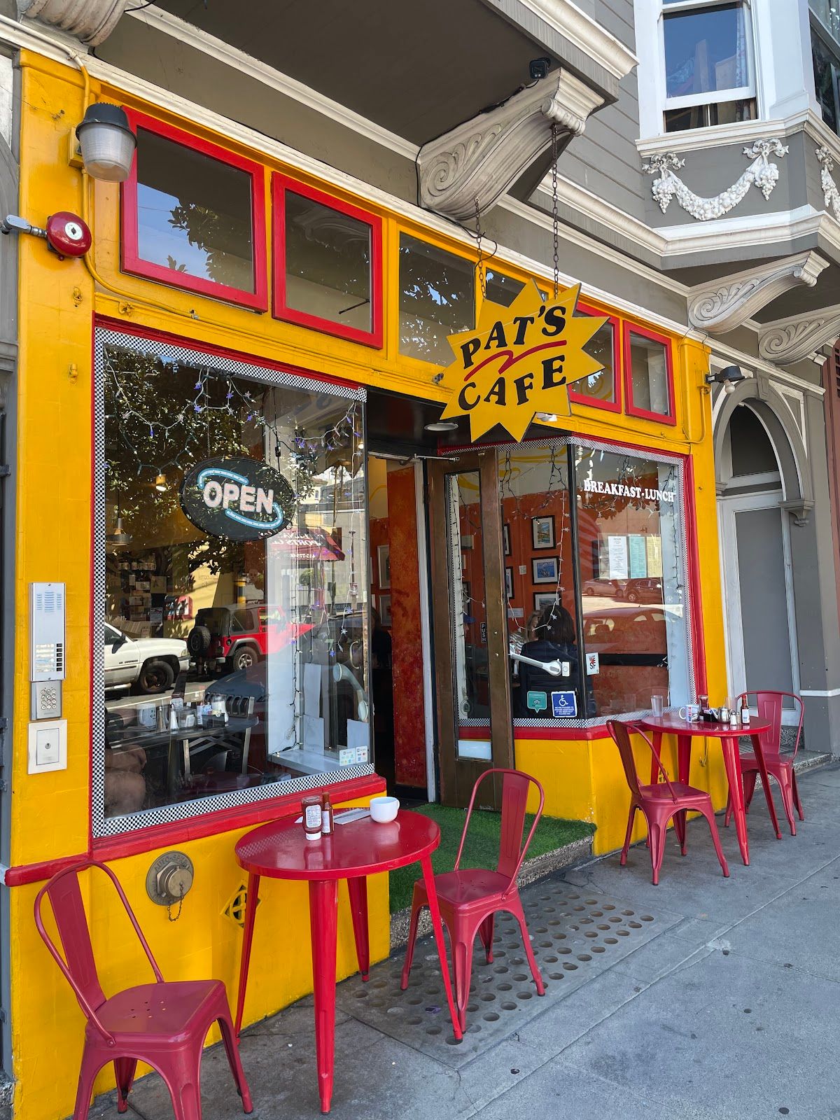Pat's Cafe