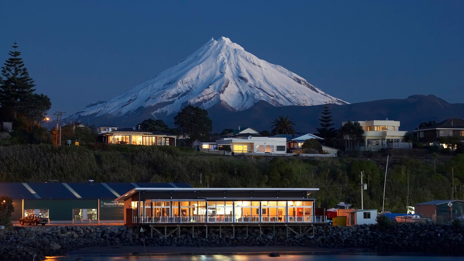 Gusto Restaurant, Cafe & Bar