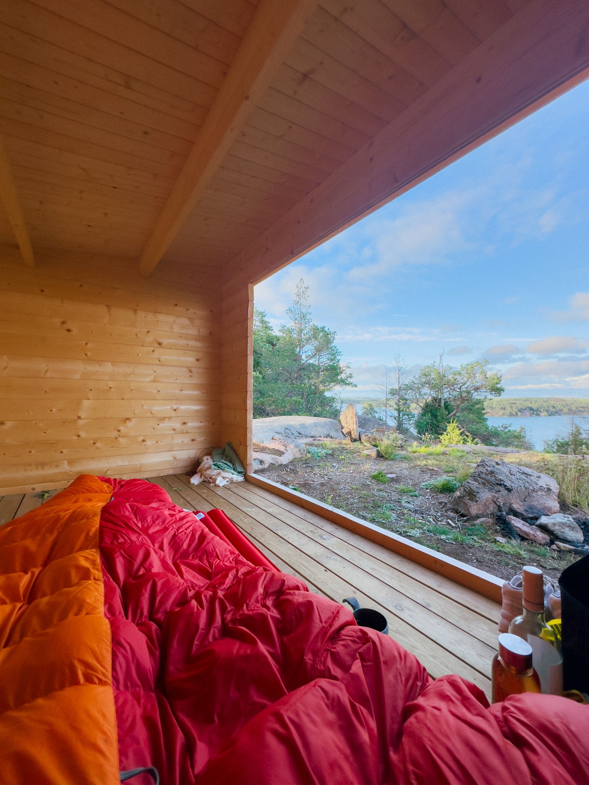 Lean-to with a sea view