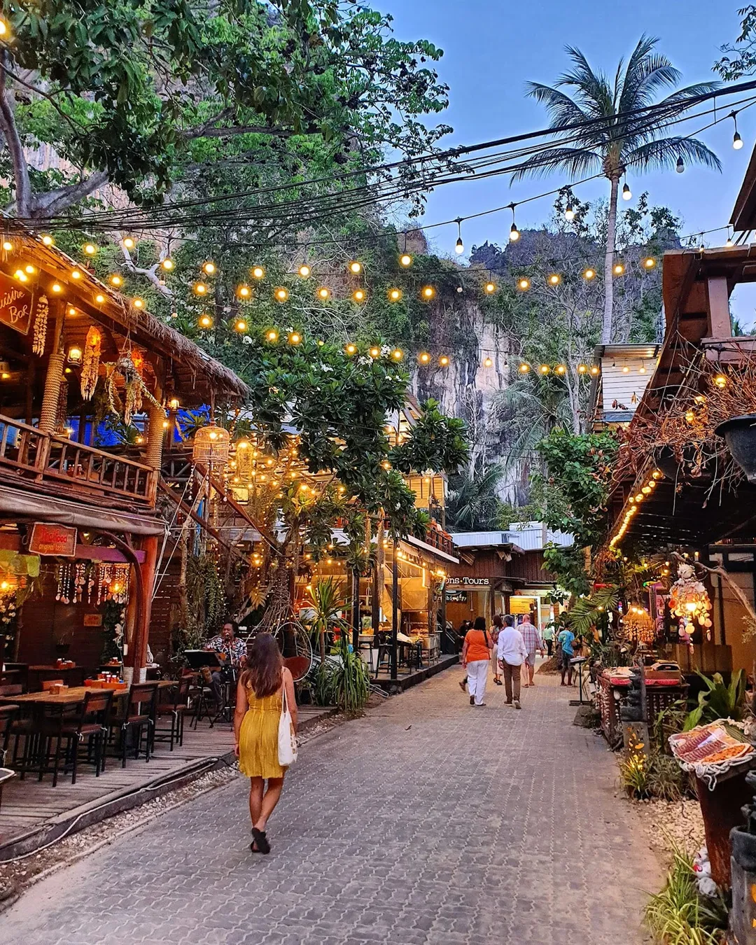 Railay Walking Street