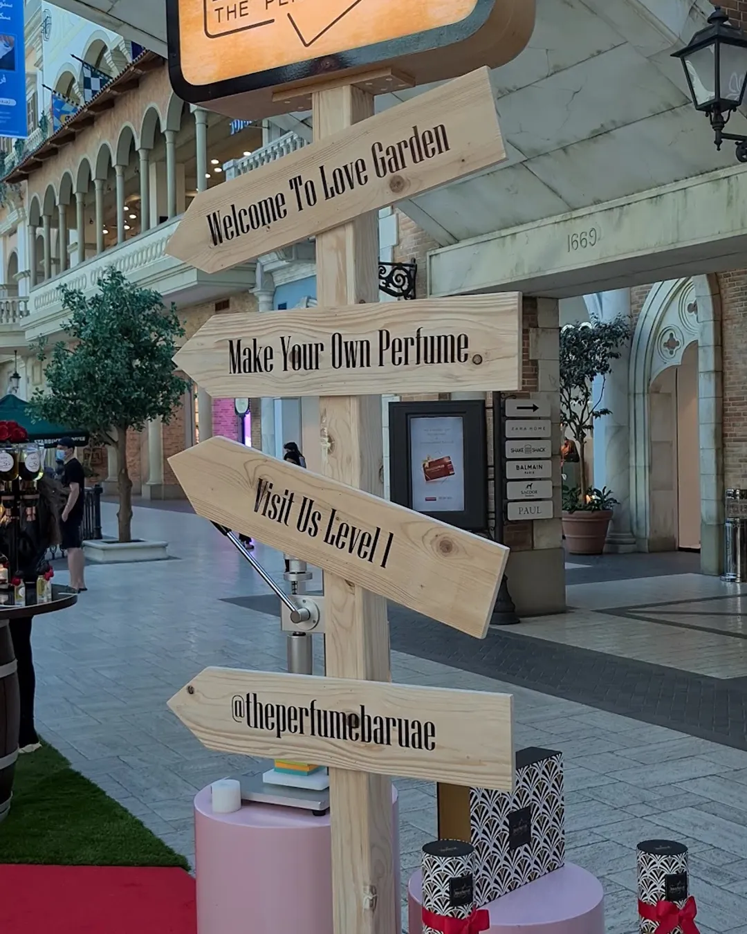 THE PERFUME BAR | LE BAR A PARFUMS