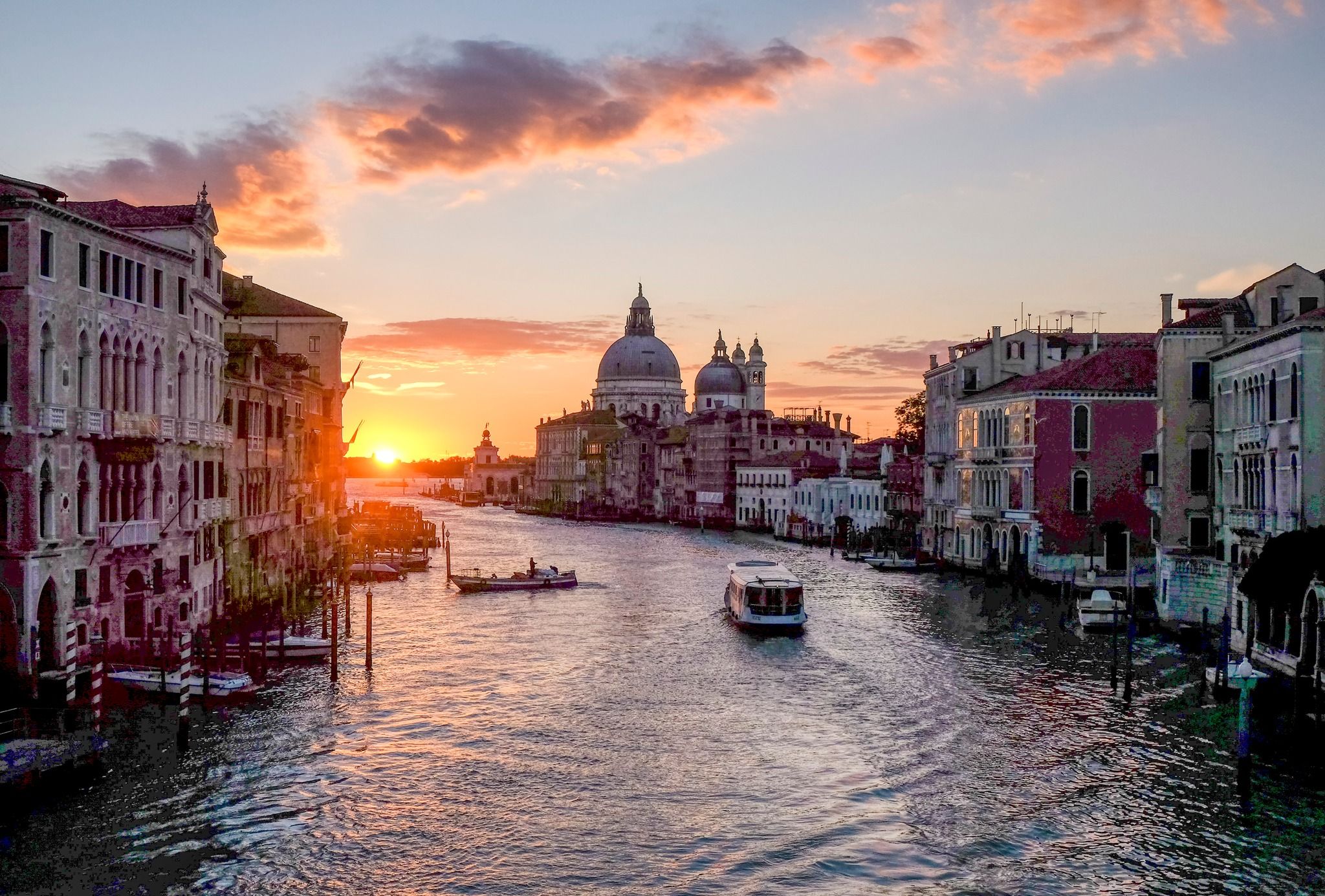 📸 Location: Accademia Bridge