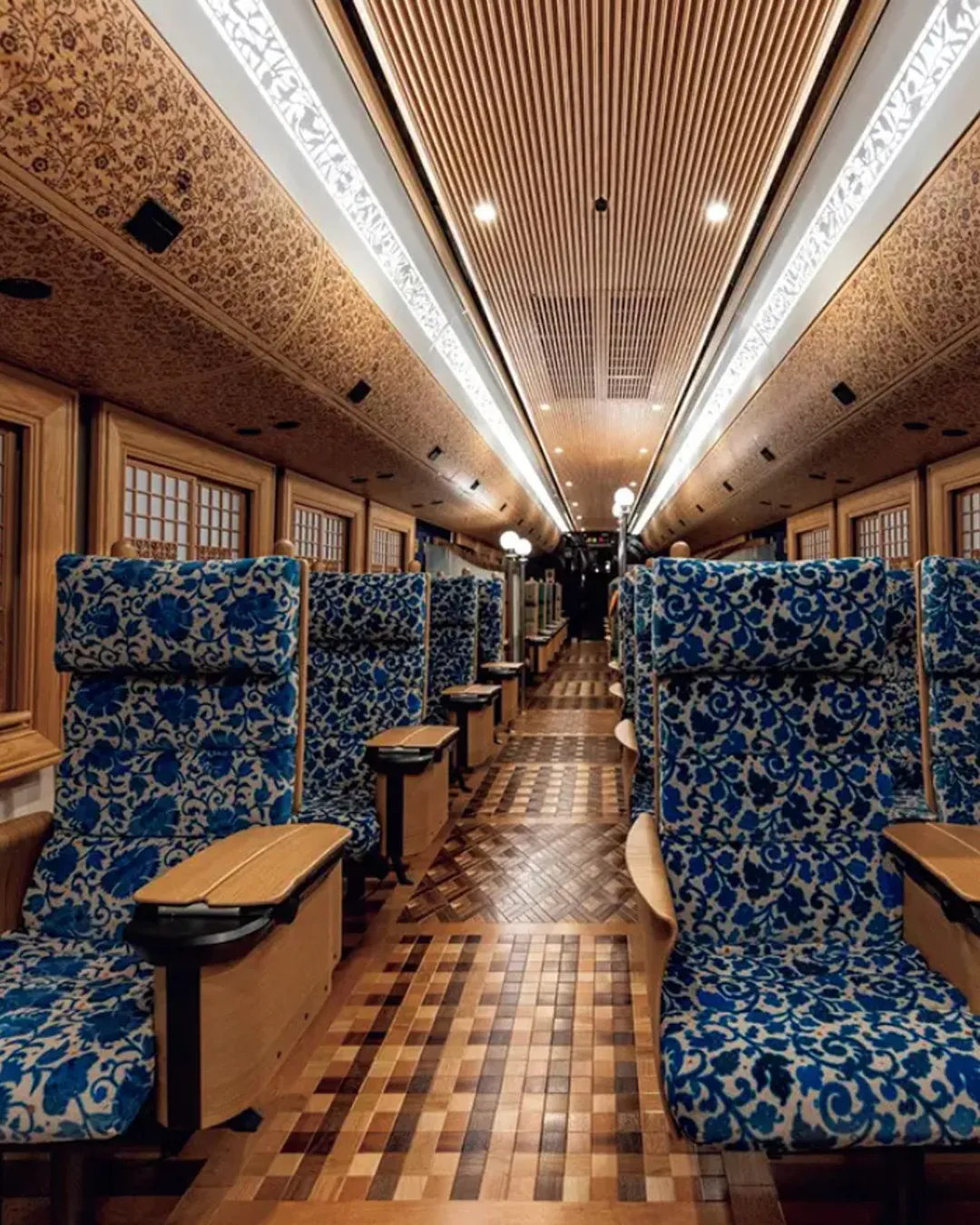 DISCOVER KYUSHU EXPRESS “36+3” (Sanju-Roku plus San) - Japan - Rexby
