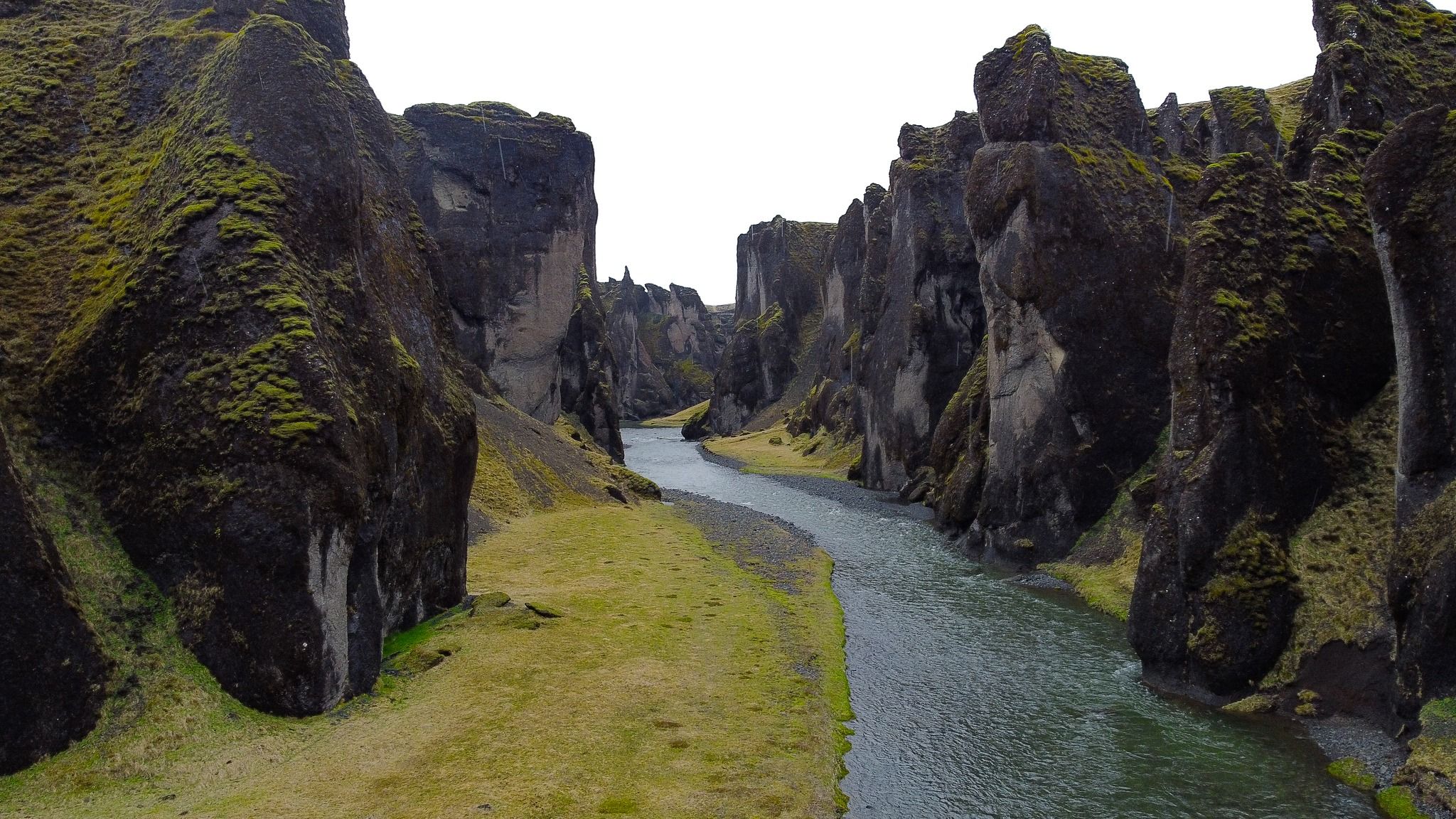 Fjaðrárgljúfur - Stunning Canyon