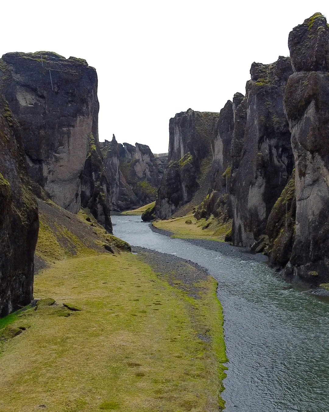 Fjaðrárgljúfur - Stunning Canyon