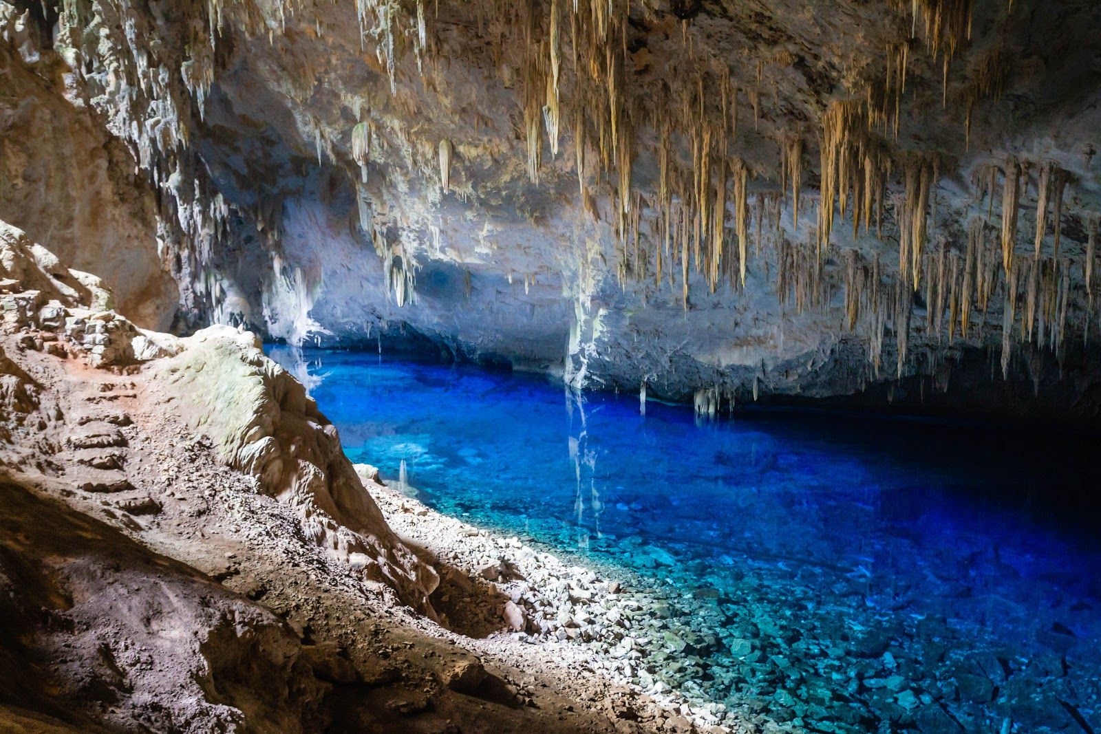 Gruta do Lago Azul