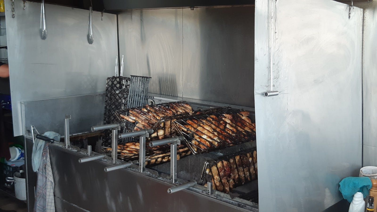 Kikere Pollos al Carbón