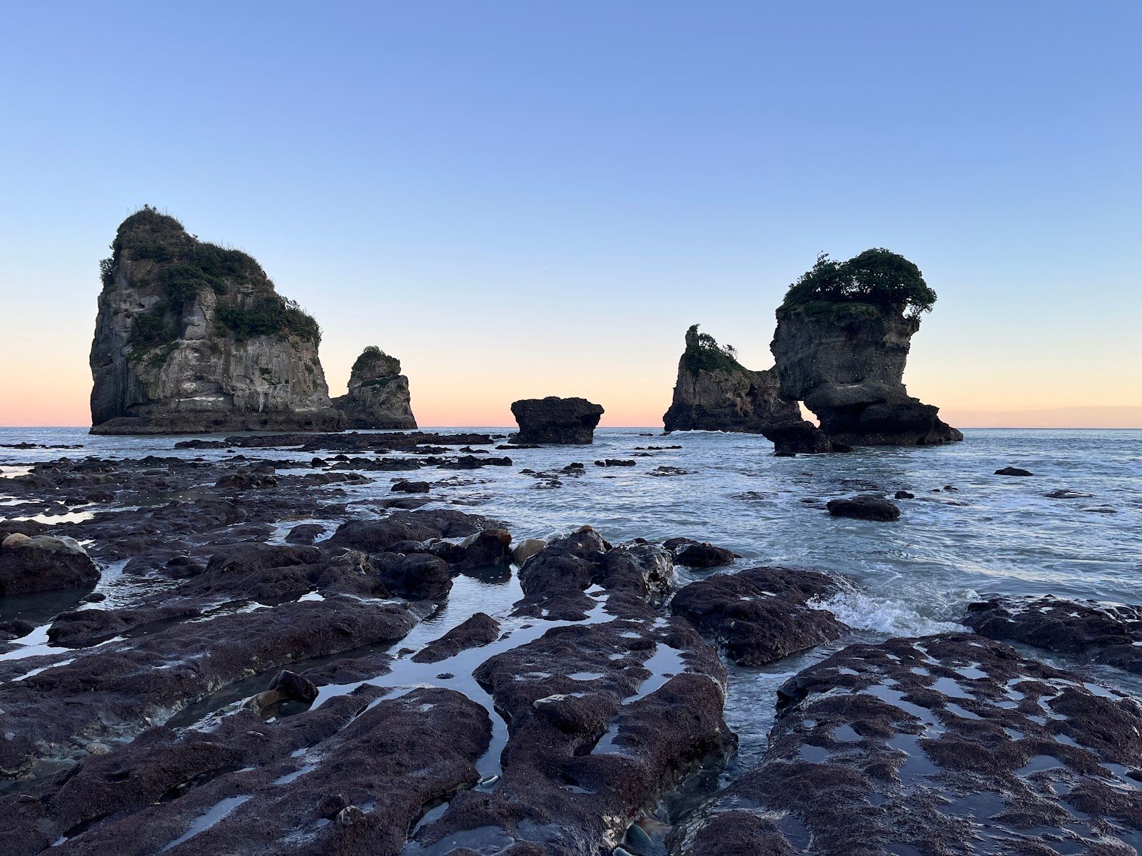 Motukiekie Beach Walk