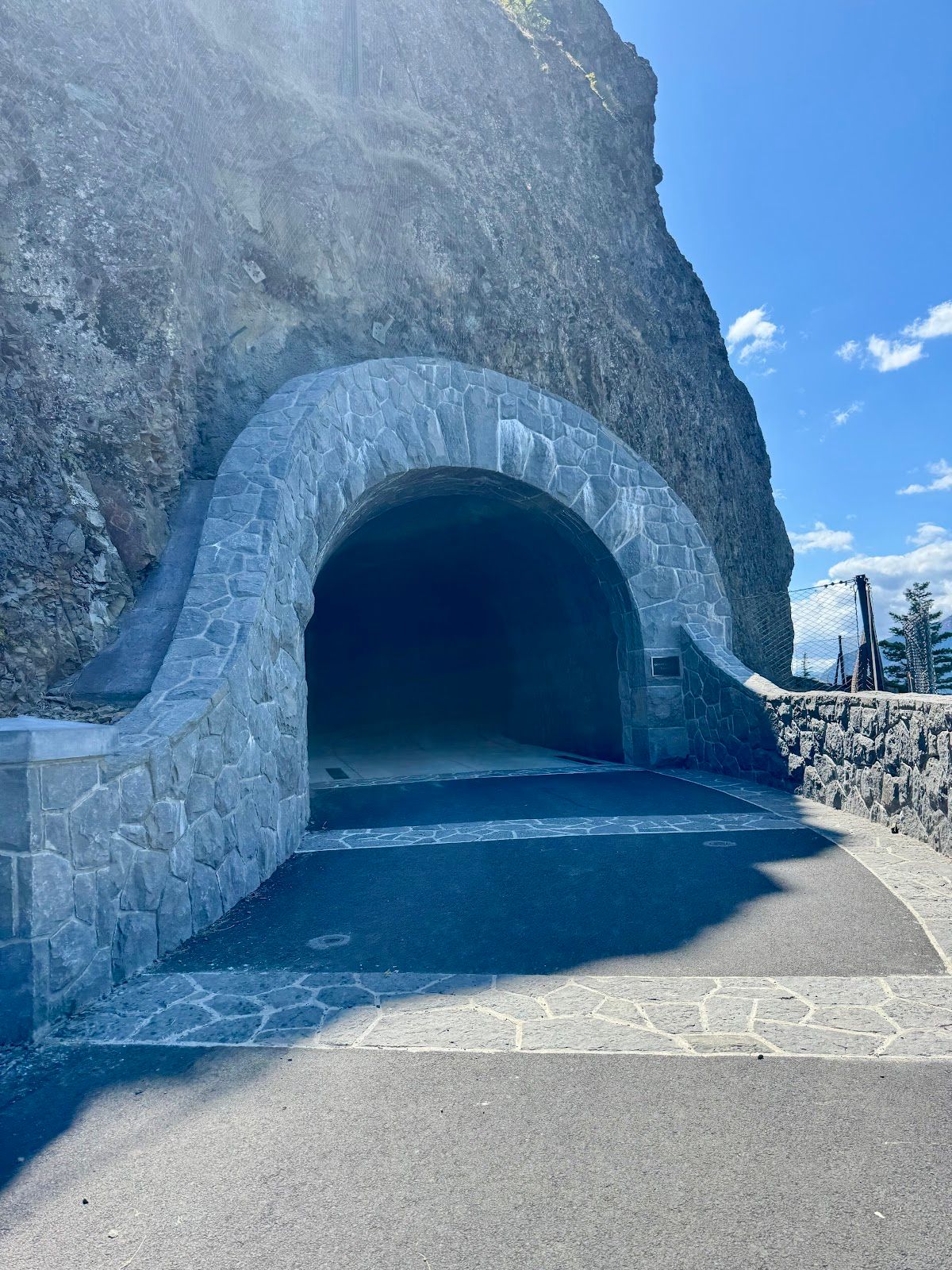 Mitchell Point Tunnel - Oregon, United States - Rexby