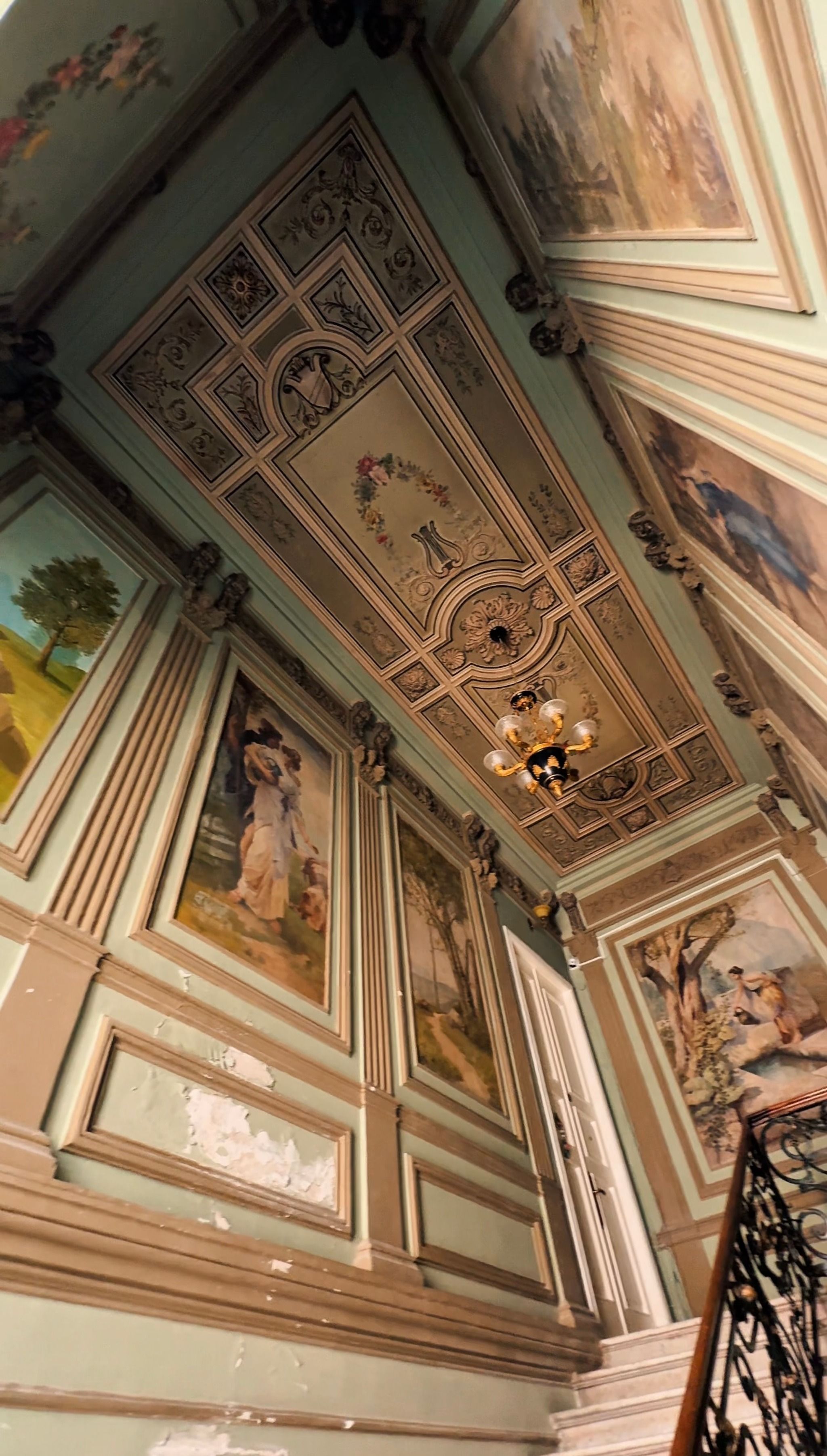 Baku’s Hidden Entrance Halls