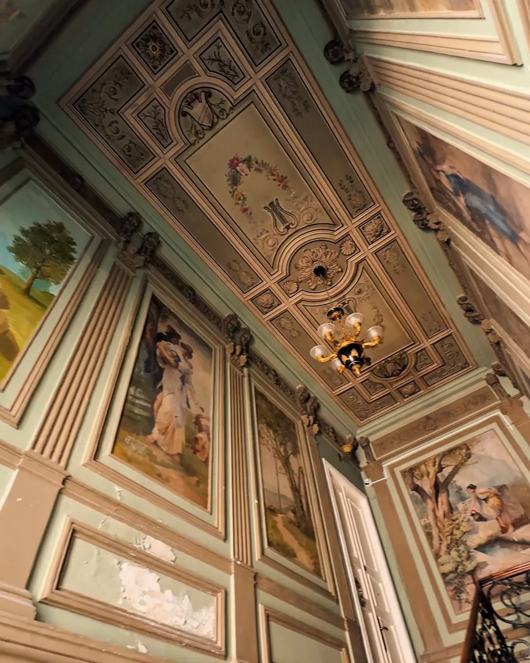 Baku’s Hidden Entrance Halls