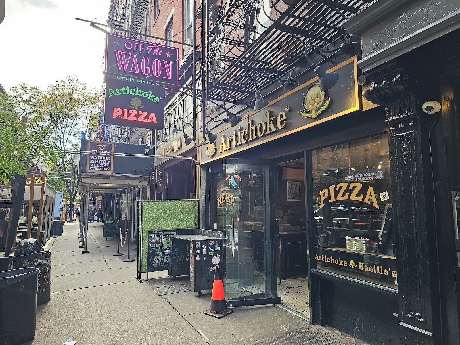 Artichoke Basille's Pizza - New York, United States - Rexby