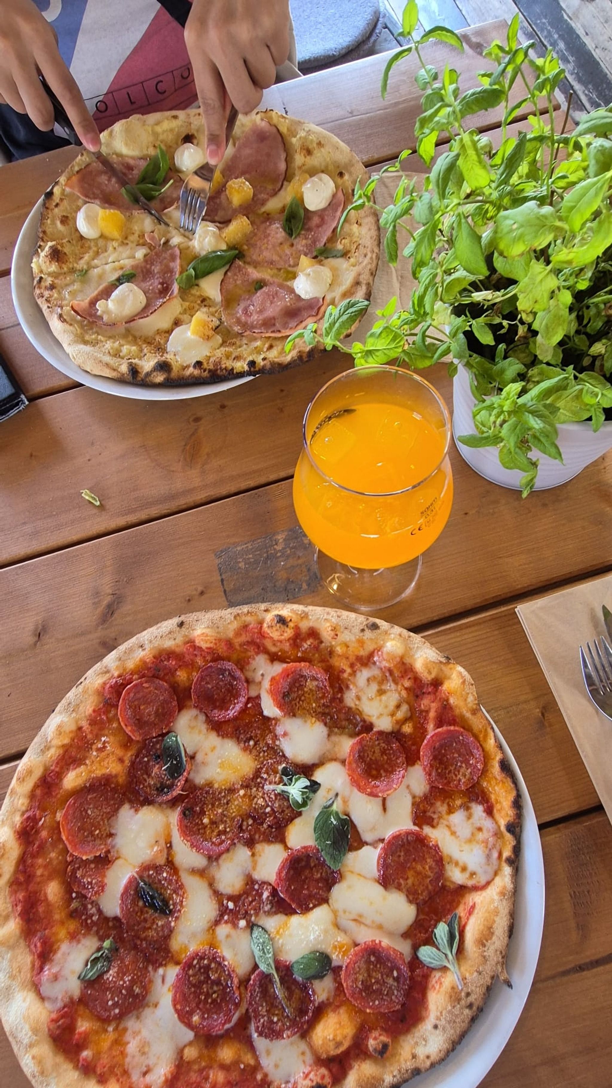 Zaké Pizzeria & Wine Bar