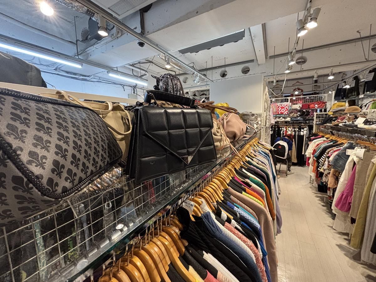 古着買取 BAZZSTORE渋谷ファイヤー通り店(バズストア) - Japan - Rexby