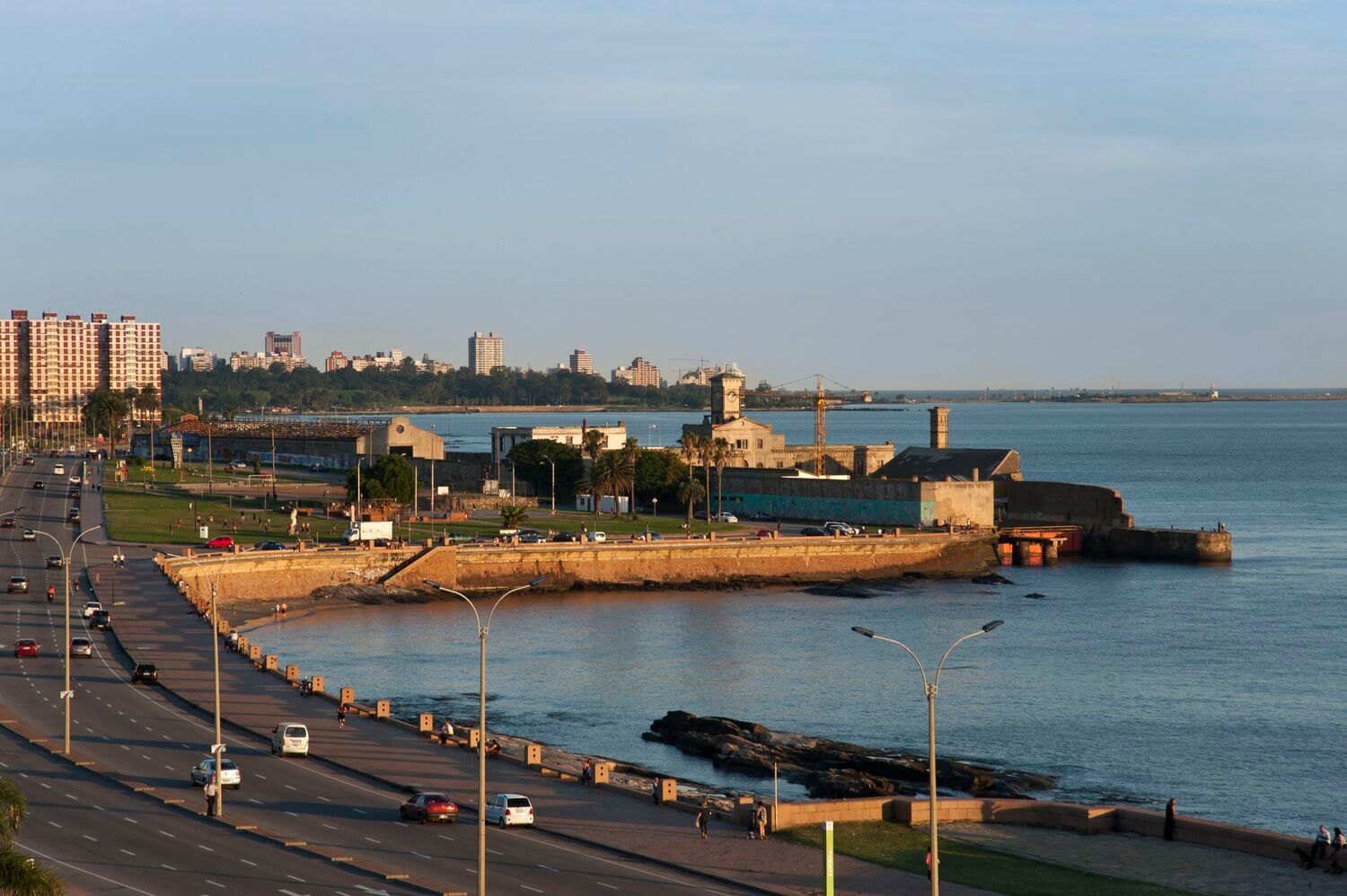 Hotel NH Montevideo Columbia